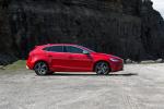 Volvo V40 D3 R-Design 2016 года (UK)